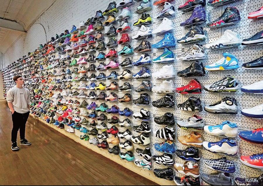 Sneaker Marketplace PNG